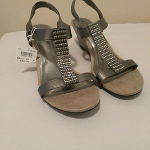 ComfortPlus by Predictions Wedge Sandal Sz 10 wide